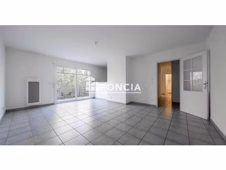 bruges - appartement t3 avec balcon et double stationnements