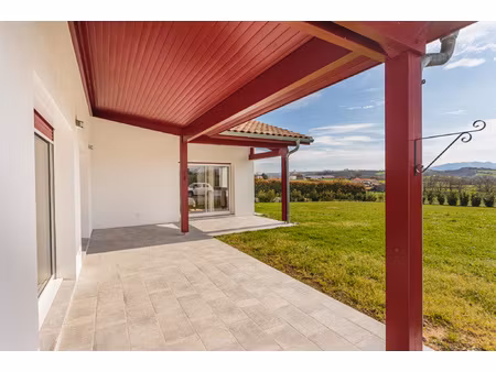 maison récente vue montagnes