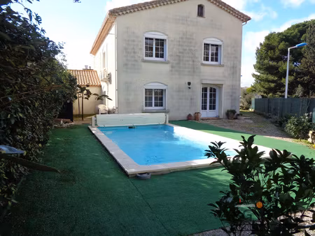 villa f 6 avec piscine et garage