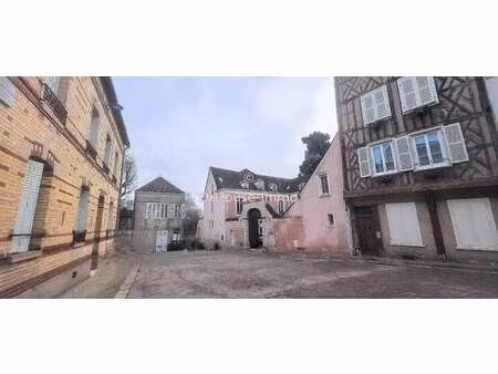 caroline setia dr house immo