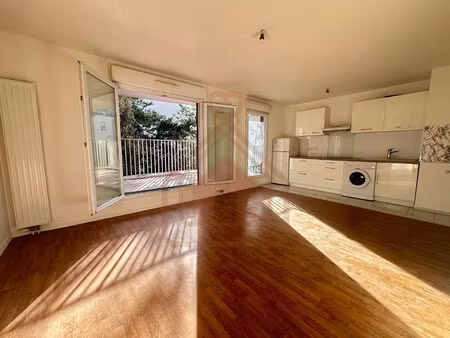 appartement 4 pièces lumineux avec balcon ? quartier en plein d