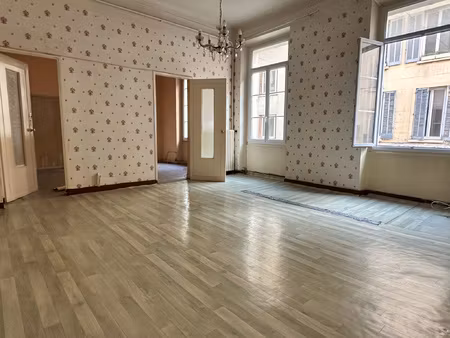 virgil : notre type 4 a rénover au centre ville