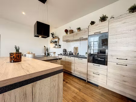 place plumereau - t2 meuble - rare  calme