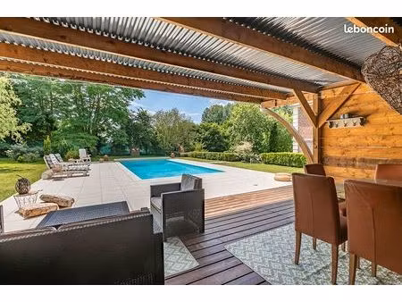 maison 8 pièces 230 m²