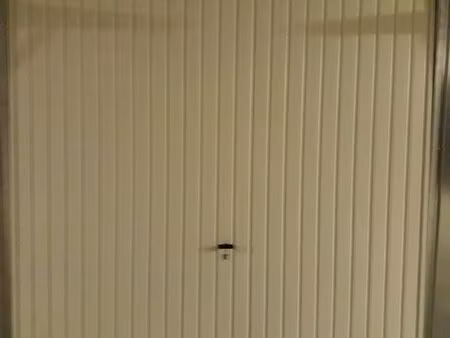 garage fermé dans résidence récente non inondable