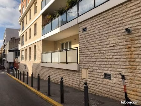 garage double immeuble récent rouet