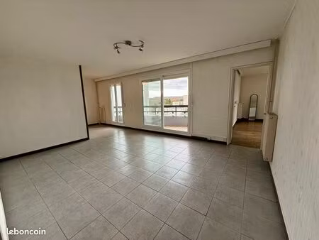 t4 86 m² rénové – 3 ch – balcon – chauffage + eau chaude + gaz inclus