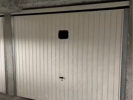 garage fermé proche charpennes et lyon 6