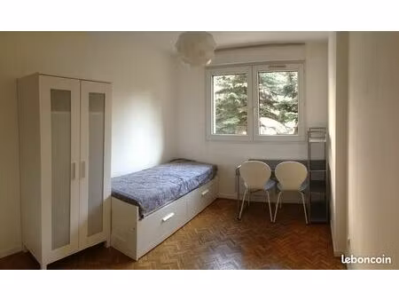 location studio meublé – quartier saxe-gambetta