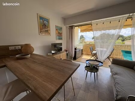 studio 1 pièce 28 m²