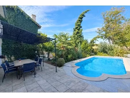 élégante maison de village avec jardin et piscine