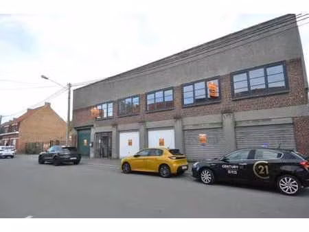 entrepôt de ±2000m²  bureaux et terrain constructible ±1000m