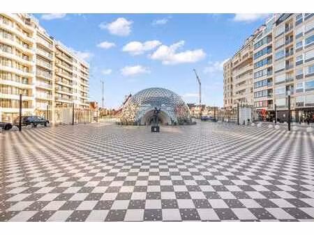 garage fermée spacieuse et très bien située avec borne de r