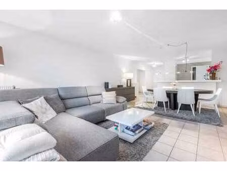 très central et soigné appartement à proximité de la place