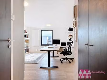 alost : studio tendance  rénové avec salle de bains.