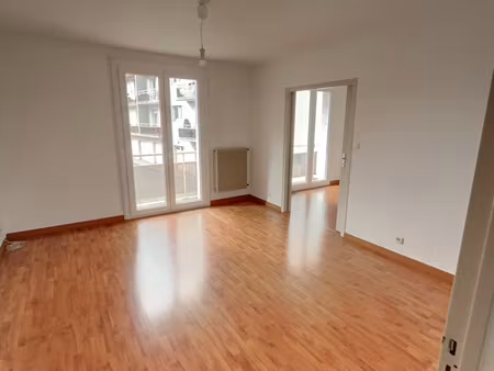 agriculture  t4 avec cave et parking