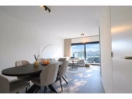 nieuwbouw appartement met 2 zeer grote slaapkamers  terras én autostaanplaats.