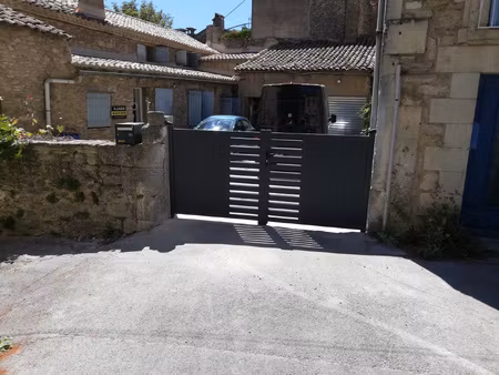 bonnieux - maison de ville t3 de 104 m2 avec jardin et garag