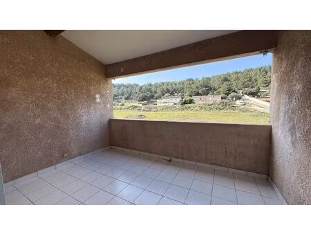 t3 75m2 st mitre les remparts