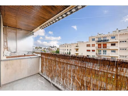 pont de neuilly - grand studio de 32m2 avec balcon/terrasse