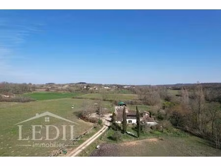 maison de charme avec 4 chambres et dépendances sur 7 hectares sans voisin