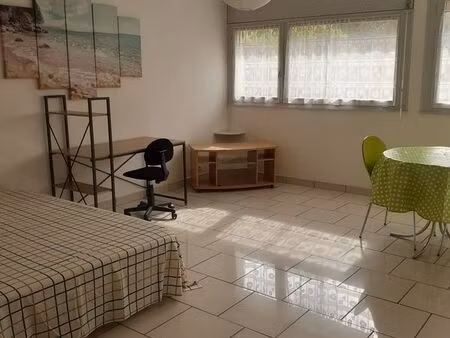 grand studio meublé