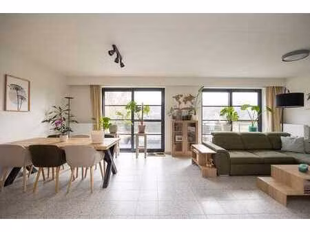 lichtrijk en instapklaar appartement met fijn terras