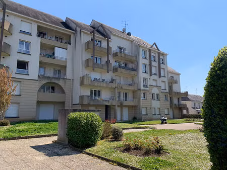 laval - vue mayenne t2 avec parking et cave