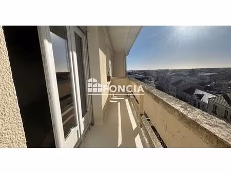 à deux pas du centre-ville et des commerces