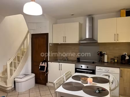 beuzeville centre ville - maison de ville/ immeuble divisé en 2 appartements de type t3 - 