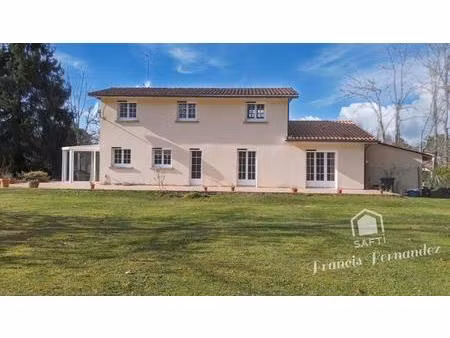 une maison avec de beaux volumes  au calme absolu !