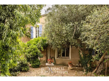maison vigneronne de caractère avec dépendances et grand jardin entre narbonne et béziers