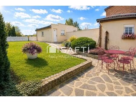 maison de charme  au calme  avec garage et jardin