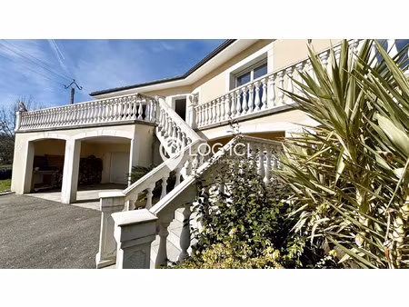 grande maison familiale avec grand séjour  5 chambres et sou