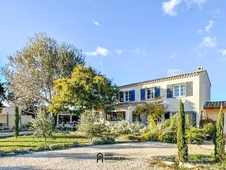 bastide familiale avec piscine et jardin entre uzès et avignon
