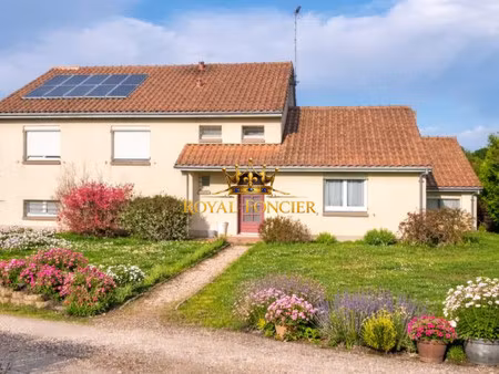 secteur targe ! vue sur le jardin avec sa piscine et sa terrasse