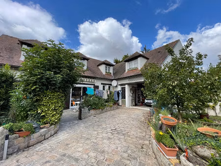 maison style fermette entièrement meublée avec studio indépendant.