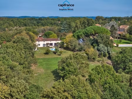 propriete à vendre 9 pièces montayral (47) 190m2 habitables sur terrain de 6689m2 avec pis