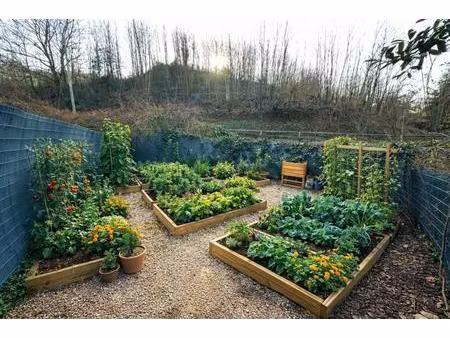 à rives – jardin privatif avec stationnement