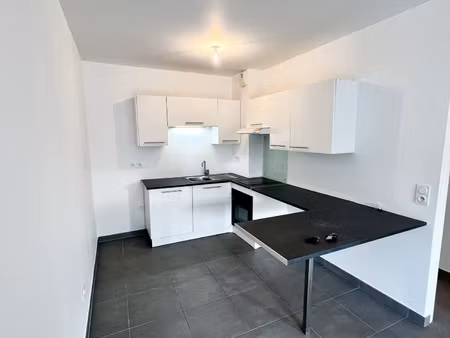 studio 35 75 m2 en rez de chaussée sur cour résidence réce