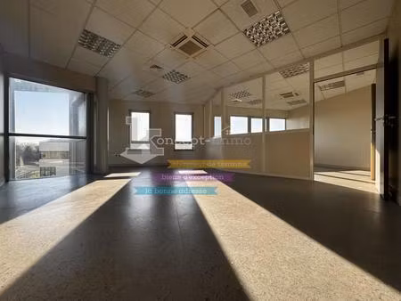 197 70m² de bureaux à louer