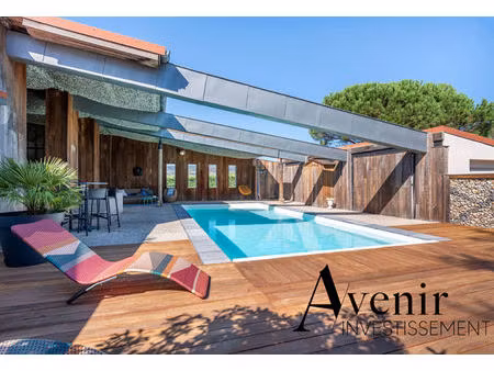 maison de 332m² - 6 chambres - climatisé - piscine - 3 000m² de terrain