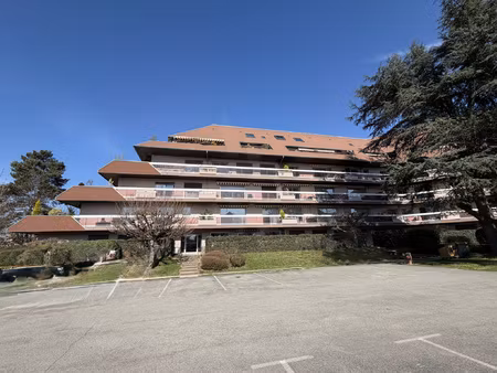 rare  spacieux appartement de 136 m2 situe aux terrasses rue