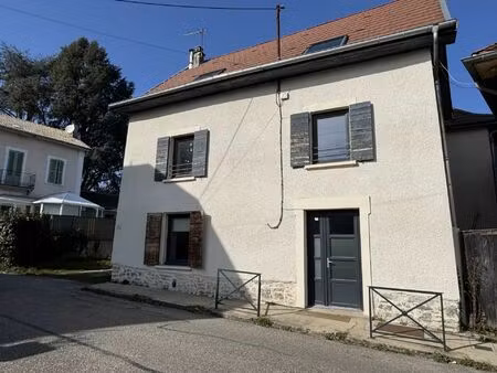 location maison 5 pièces 155 m2 à la bâtie-montgascon