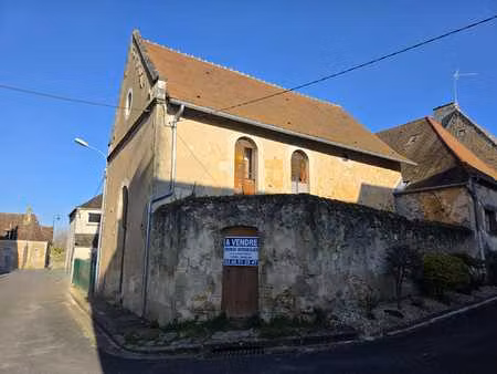 ancienne sacristie du xiiième siècle 180m2 avec jardinet