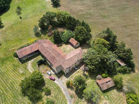 maison en pierre avec terrain
