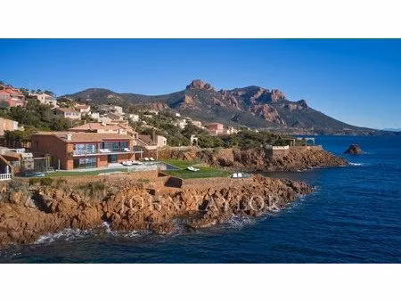 exceptionnelle villa neuve pieds dans l'eau prestations ultra-luxe