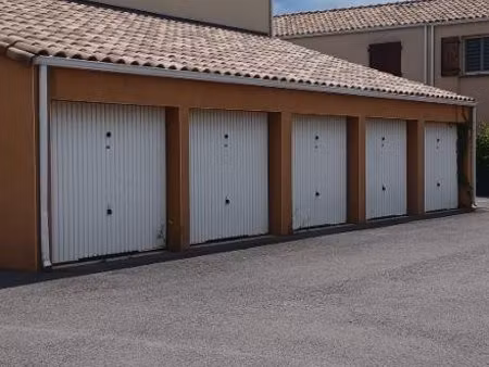 location local commercial frontignan 34110