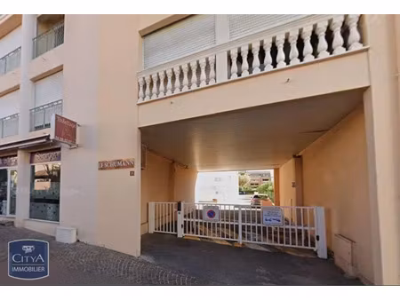 parking à louer 13 m² - sanary-sur-mer (83) - 150€