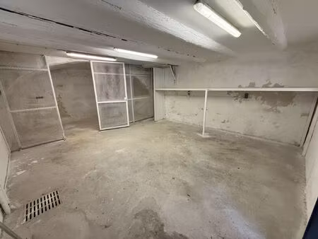 location local industriel 39 m² à cannes (06400)